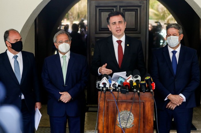 Em reunião, no dia 21/09, o presidente do Senado, Rodrigo Pacheco (DEM-MG), o ministro da Economia, Paulo Guedes, e o presidente da Câmara, Arthur Lira (PP-AL), tentaram um acordo sobre a PEC dos Precatórios - Pedro Gontijo/senado Federal
