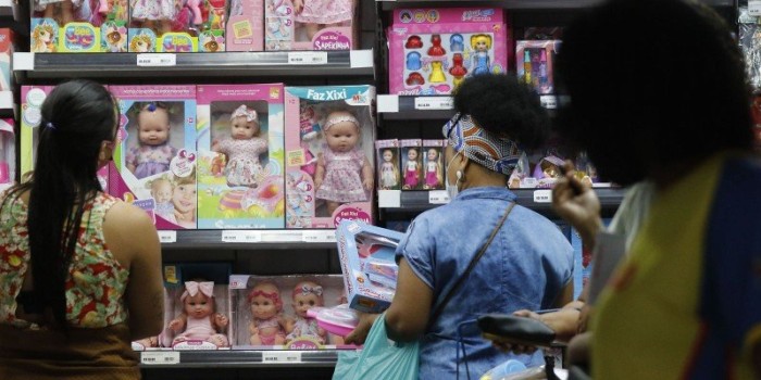 Intenção de consumo das famílias se mantém estável em outubro