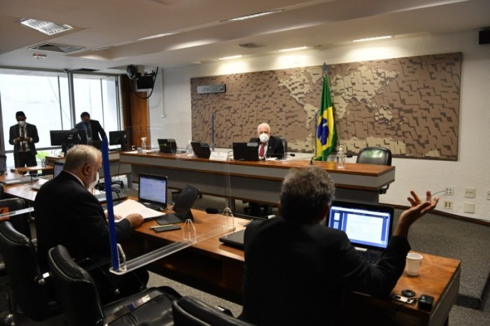 O presidente da CMA, Jaques Wagner, e senadores na reunião desta quarta - Leopoldo Silva/Agência Senado