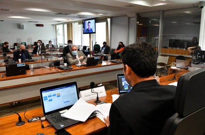 Senadores e especialistas defenderam a superação de barreiras legais e tributárias para garantir o aumento da frota de veículos elétricos ultracompactos no Brasil - Leopoldo Silva/Agência Senado