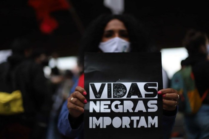 Comissão de juristas discute relatório final sobre combate ao racismo