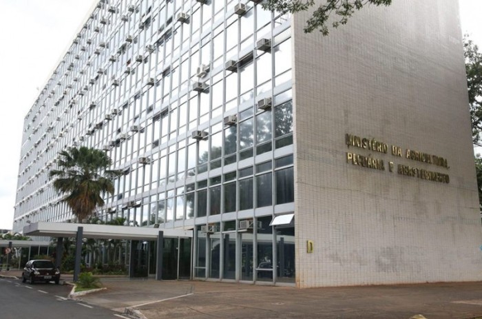Medida provisória garante manutenção, por mais 2 anos, de 215 médicos veterinários na Agricultura - Valter Campanato/Agência Brasil