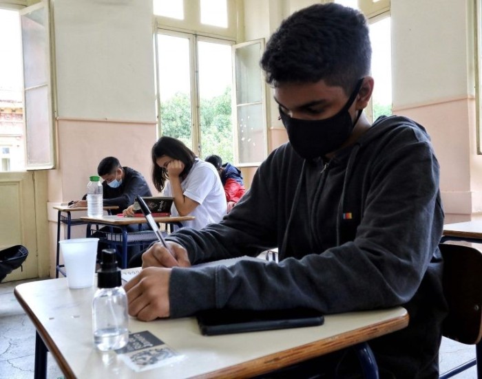 Comissão discute desafios do ensino médio integral no modelo híbrido