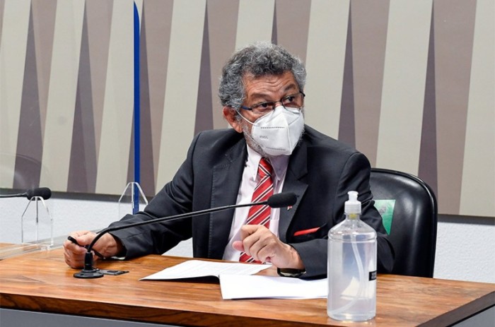 Paulo Rocha (PT-PA) leu relatório que rejeita o PLS 194/2007; Esperidião Amin (PP-SC) pediu debate - Roque de Sá/Agência Senado