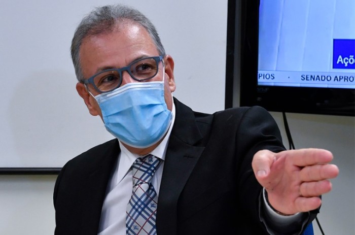 O ministro de Minas e Energia, Bento Albuquerque, em reunião no Senado, no ano passado - Leopoldo Silva/Agência Senado