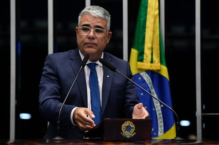 O senador Eduardo Girão (Podemos-CE) disse que o Congresso Nacional precisa assumir a responsabilidade de legislar para conter o cerceamento de opiniões divulgadas nas redes sociais - Jefferson Rudy/Agência Senado