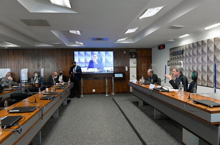 O ministro se reuniu com senadores da Comissão de Infraestrutura, que possui uma subcomissão para averiguar as causas da crise energética no país - Agência Senado