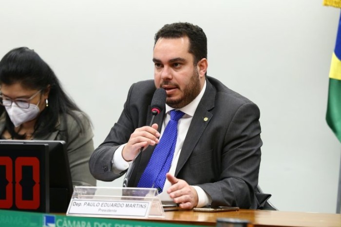 Proposta que altera Constituição para permitir trabalho aos 14 anos provoca polêmica na CCJ