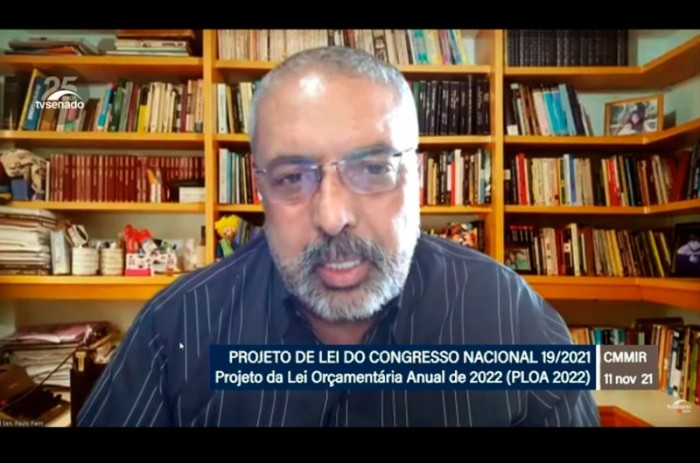 O presidente do colegiado, Paulo Paim, na reunião remota em que os parlamentares definiram suas indicações - Reprodução/Tv Senado