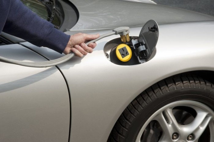 Comissão rejeita projeto que concede isenção de tarifa de pedágio para veículos elétricos
