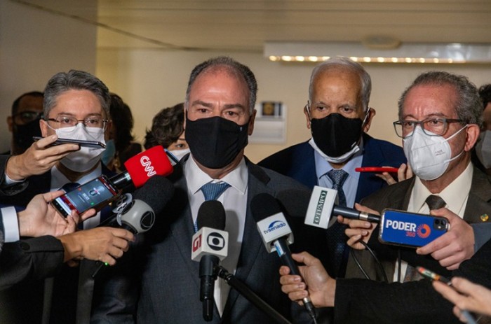 O líder do governo deu entrevista ao lado de Alessandro Vieira (CIdadania-SE), Oriovisto Guimarães (Podemos-PR) e José Aníbal (PSDB-SP), que têm propostas alternativas - Rafael Nunes