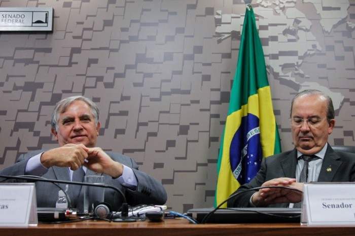 Izalci, que pediu a audiência, e Jorginho, presidente da CPI, em reunião do colegiado em março de 2020 - Beto Barata/Agência Senado