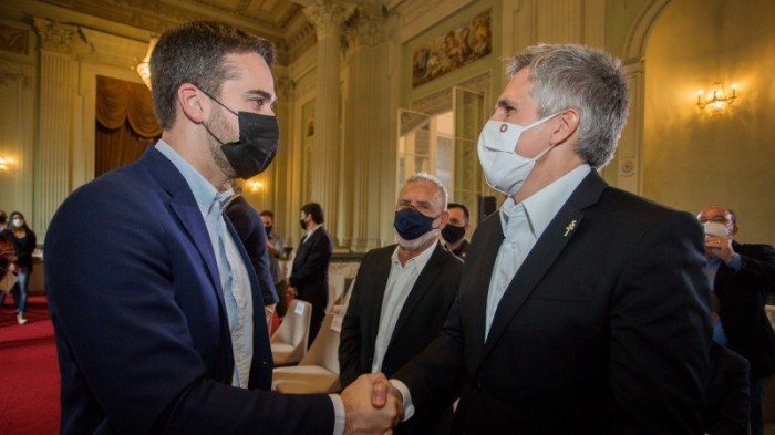 Governador Leite e o CEO da Gol, Paulo Kakinoff: novos voos com a atualização do programa de desenvolvimento da aviação regional - Foto: Felipe Dalla Valle / Palácio Piratini
