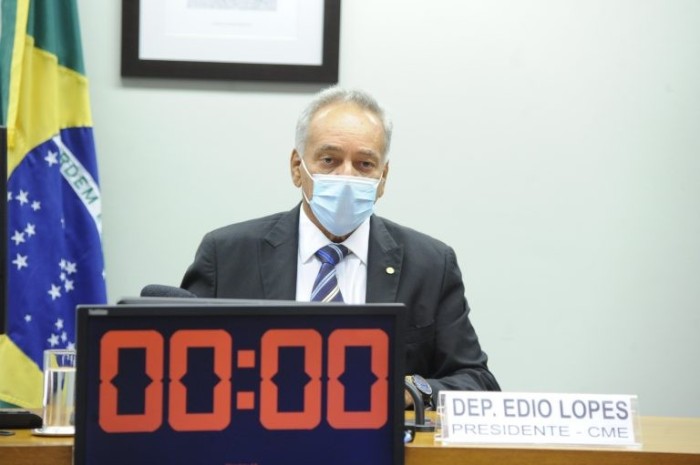 Relator de projeto que amplia mercado livre de energia elétrica divulga mudança em parecer
