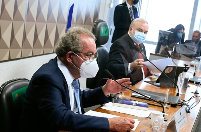 José Aníbal apresenta plano, observado pelo presidente do colegiado, Jean Paul Prates - Edilson Rodrigues/Agência Senado