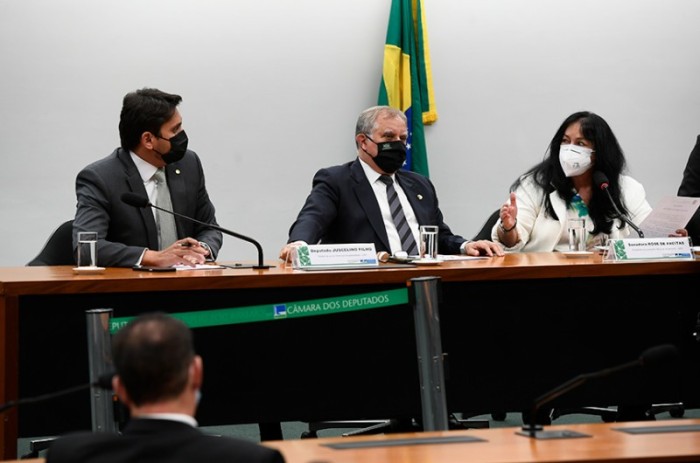 Deputado Juscelino Filho, senador Izalci Lucas e a presidente da CMO, senadora Rose de Freitas - Marcos Oliveira/Agência Senado
