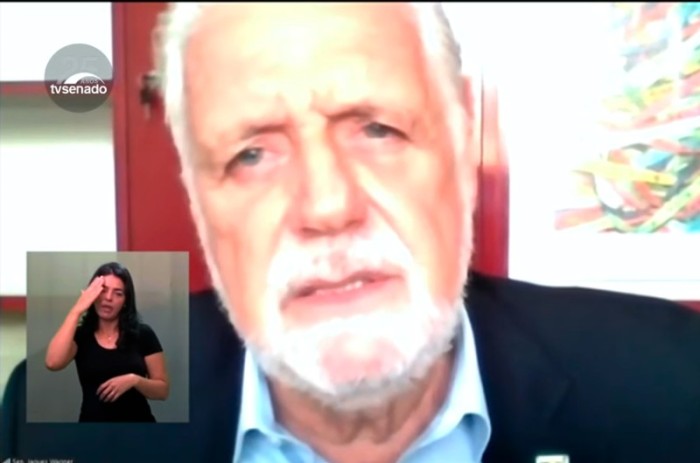 O presidente da CMA, Jaques Wagner, no debate desta sexta: "É preciso simplificar sem precarizar" - Agência Senado