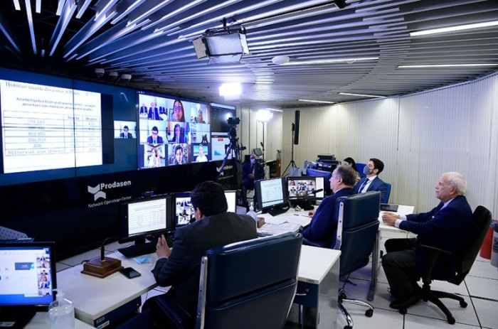 Senadores e especialistas durante a sessão de debates temáticos sobre a PEC dos Precatórios - Pedro França/Agência Senado