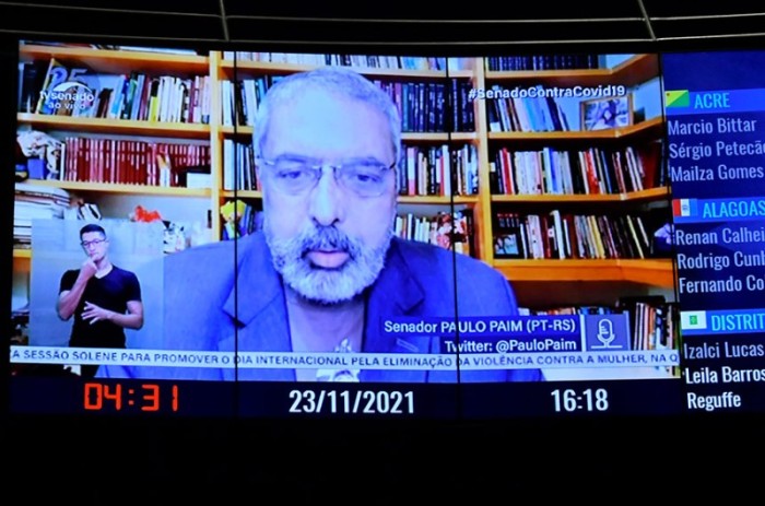 O senador Paulo Paim durante seu pronunciamento nesta terça-feira