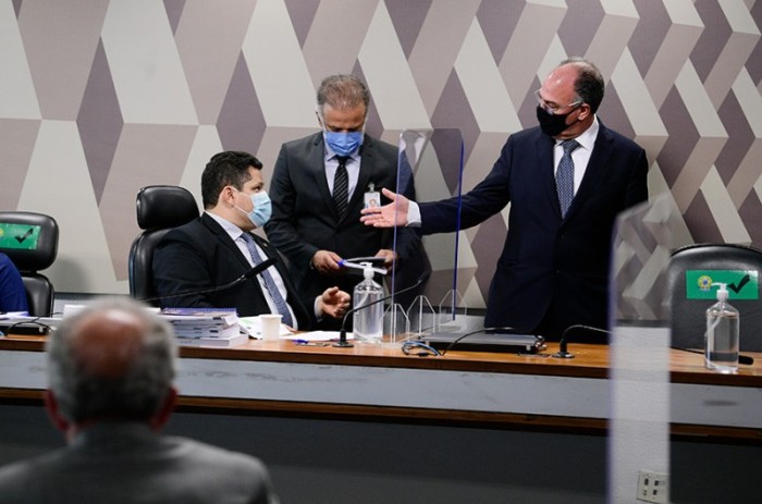 O presidente da CCJ, Davi Alcolumbre, e o relator da PEC, Fernando Bezerra, na reunião desta quarta - Pedro França/Agência Senado