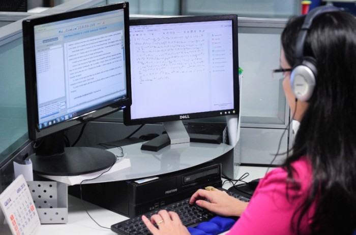 Analista de registro e redação parlamentar realiza trabalho de taquigrafia - Pedro França/Agência Senado