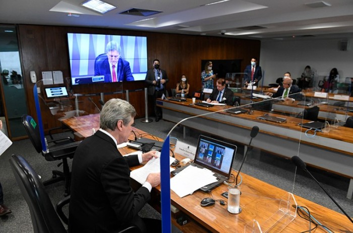 Plenário da Comissão de Infraestrutura presidida por Dário Berger (E) - Roque de Sá/Agência Senado