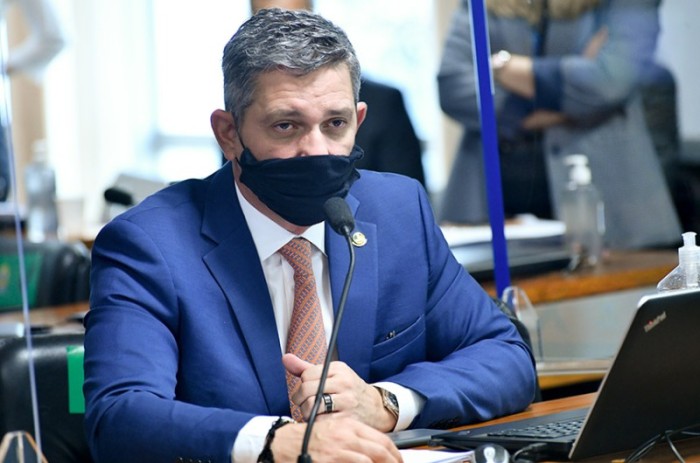 Para o autor, Rogério Carvalho, a paridade internacional do preço dos derivados do petróleo adotada pela Petrobras impacta na inflação e na consequente elevação da taxa de juros - Geraldo Magela/Agência Senado