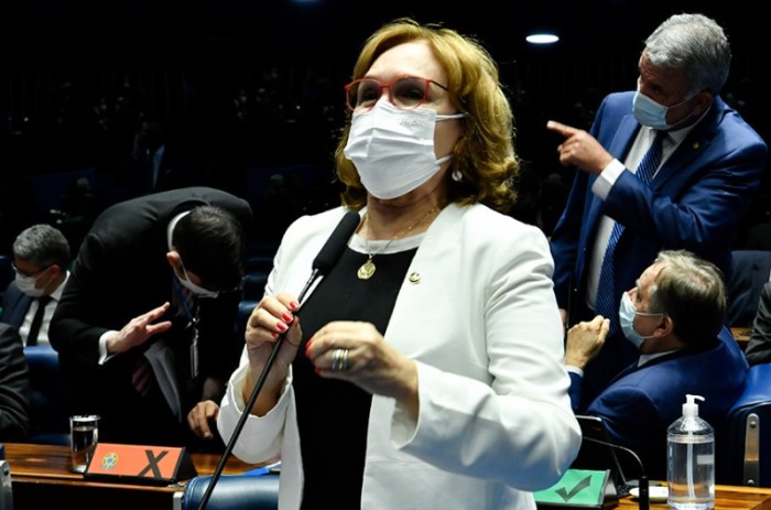 A senadora Zenaide Maia (Pros-RN) criticou o presidente Jair Bolsonaro por desobedecer a recomendação Anvisa que exigiu o passaporte de vacinas de qualquer viajante que desejasse entrar no País - Waldemir Barreto/Agência Senado