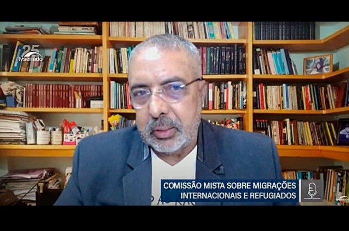 O presidente da CMMIR, senador Paulo Paim, em reunião do colegiado, em outubro - Reprodução/Tv Senado