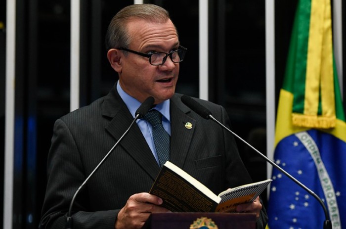 O senador Wellington Fagundes (PL-MT) leu da tribuna o Prefácio do livro - Jefferson Rudy/Agência Senado