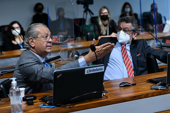 Relator, Jayme Campos (à esq., ao lado de Paulo Rocha) defendeu a aprovação da proposta - Geraldo Magela/Agência Senado