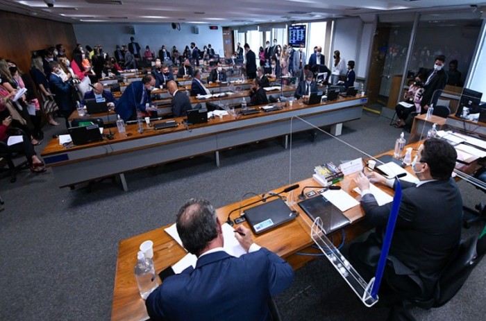 Aprovado na Comissão de Constituição e Justiça, o projeto segue para votação no Plenário do Senado