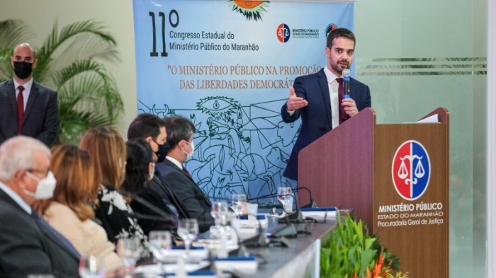 “É muito importante que as instituições promovam esses espaços de debate. Só assim a democracia se fortalece