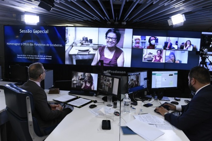 A sessão foi conduzida pelo senador Fabiano Contarato (Rede-ES) em homenagem aos 19 anos de registro como patrimônio imaterial do trabalho das mulheres que fabricam as famosas panelas de barro