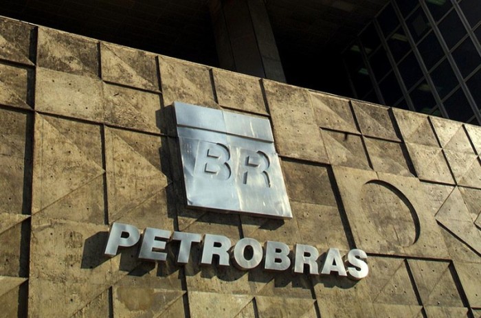 Projeto abre crédito para refinarias e gasoduto Brasil-Bolívia - Agência Petrobras