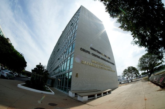 Será permitido o pagamento de parcelas extras retroativas do auxílio emergencial a chefes de famílias em que a guarda dos filhos ou dependentes seja exclusiva de um dos pais - Roque de Sá/Agência Senado