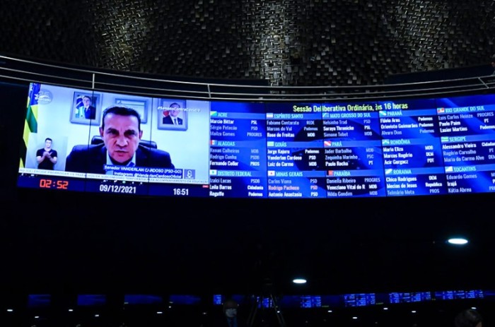 Vanderlan Cardoso relata o projeto na sessão semipresencial de 9 de dezembro