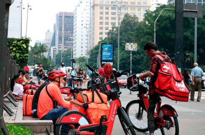 A empresa de aplicativo de entrega deverá contratar seguro, sem franquia, para cobrir acidentes ocorridos exclusivamente durante o peri?odo de retirada e entrega de produtos - Rovena Rosa/Agência Brasil