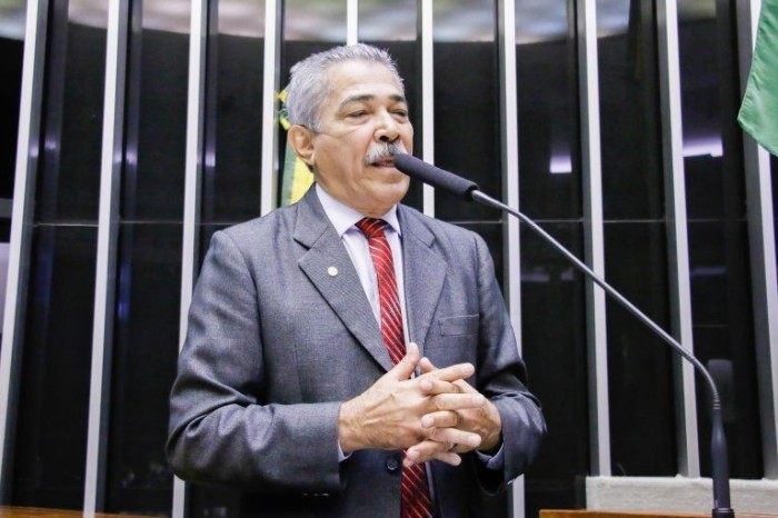 Leonardo Monteiro: publicação em jornais impressos onera os municípios - (Foto: Marina Ramos/Câmara dos Deputados)