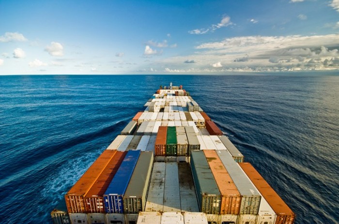 Essa lei libera, de forma progressiva, o uso de navios estrangeiros na navegação de cabotagem do Brasil