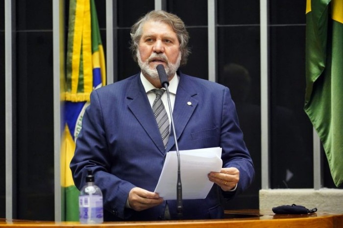 O relator, Renildo Calheiros fez alterações no texto original - (Foto: Pablo Valadares/Câmara dos Deputados)