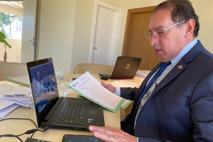 Gerson Claro destaca lei que altera o Fundeb e beneficia educadores do ensino básico