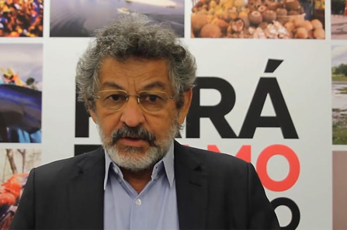 Paulo Rocha relatou que está vacinado com as três doses e tem sintomas leves - Reprodução Tv Senado