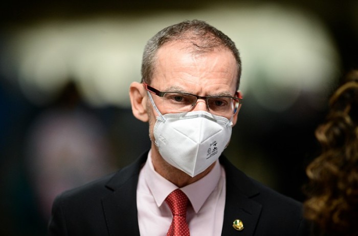 Fabiano Contarato é o autor do projeto, que também exige que a instituição que negar pedido de crédito justifique a decisão - Pedro França/Agência Senado