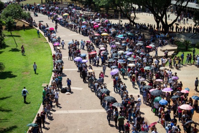 Fila de candidatos a vagas de emprego em São Paulo, em 2019 - Romerito Pontes/PSTU