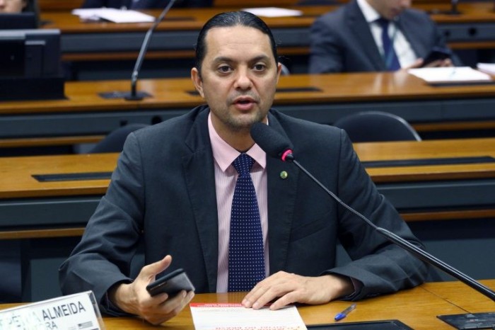 Weliton Prado: proposta impede ilegalidades e injustiças - (Foto: Vinicius Loures/Câmara dos Deputados)