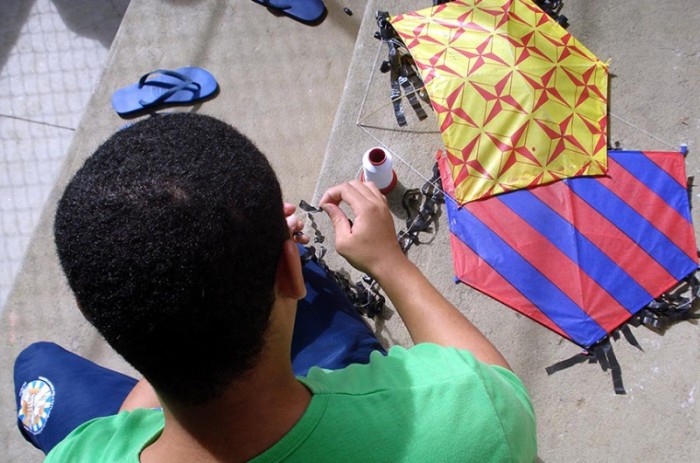 O PL 4.391/2019 criminaliza o uso de cerol em linhas de pipa: objetivo é evitar ferimentos e mortes - Comunicação/Iases