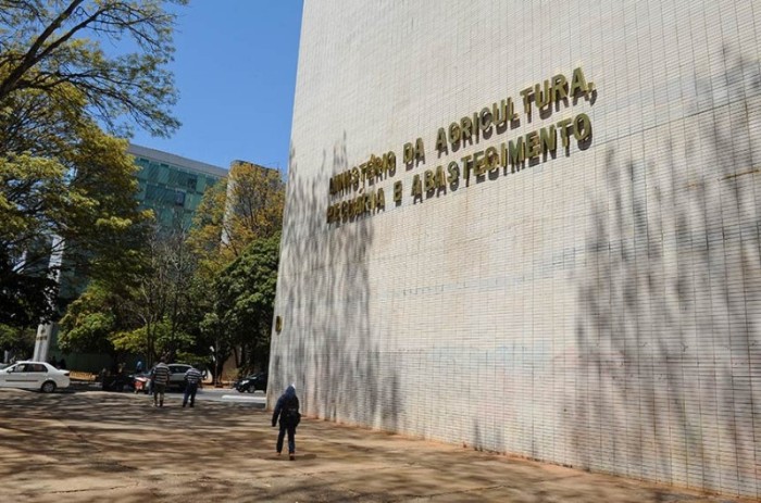 Ministério poderá prorrogar por mais dois anos os contratos de 215 médicos veterinários - Marcos Oliveira/Agência Senado