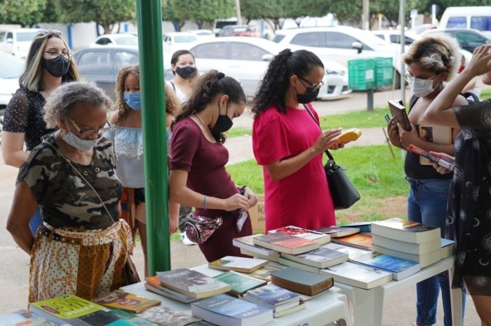 Praça da Liberdade recebe público na primeira edição do ano da Feira do Artesão