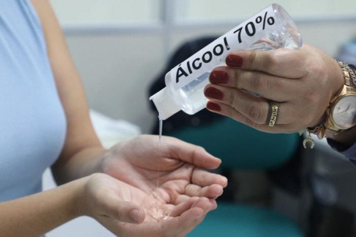 Transmissão de Covid-19 reduz 48% e Amazonas apresenta segunda menor taxa no país